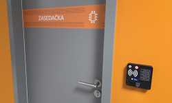 čtečka na čip, QR kód a PIN