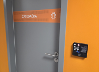 čtečka na čip, QR kód a PIN